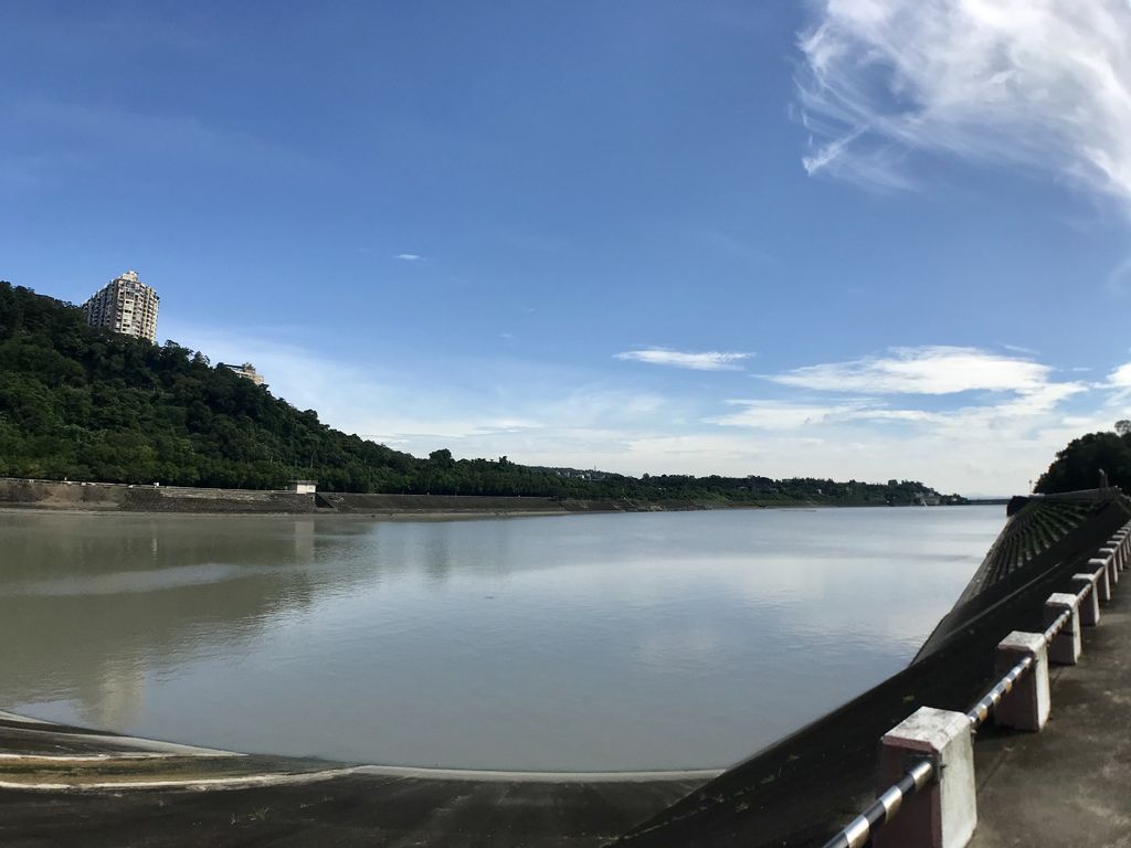 桃園景點-跟著丁小羽一起漫遊石門水庫，出發石門水庫觀洪平台