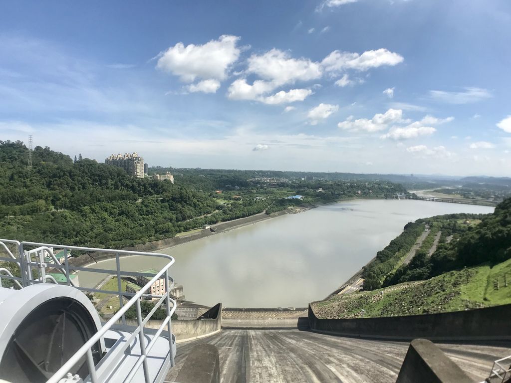 桃園景點-跟著丁小羽一起漫遊石門水庫，出發石門水庫觀洪平台