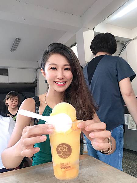 中壢美食-榕樹下綿綿冰!中壢火車站必吃的60年冰品店! 中壢美食-榕樹下綿綿冰!中壢火車站必吃的60年冰品店!