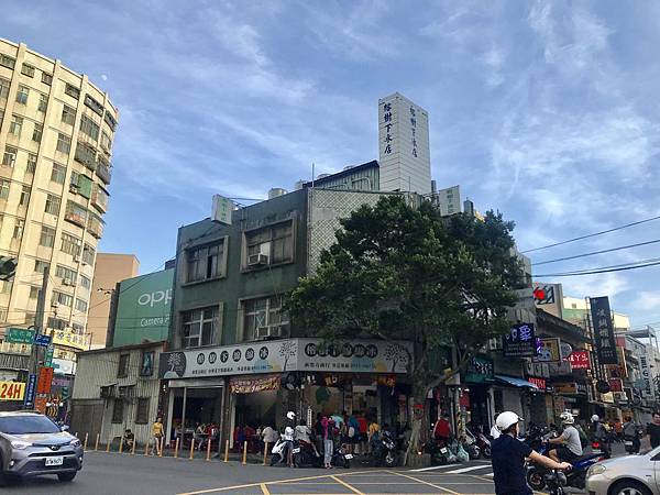 中壢美食-榕樹下綿綿冰!中壢火車站必吃的60年冰品店! 中壢美食-榕樹下綿綿冰!中壢火車站必吃的60年冰品店!