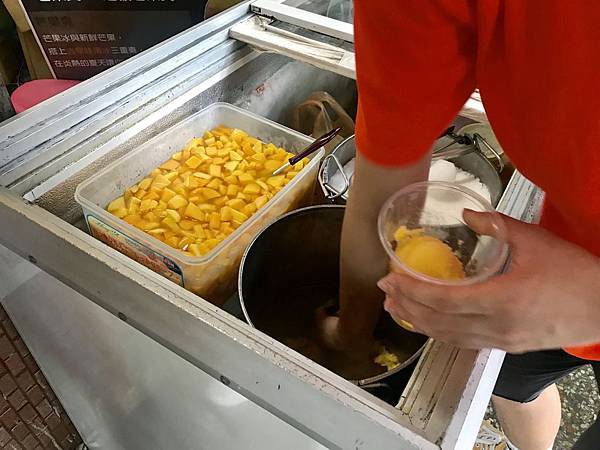 中壢美食-榕樹下綿綿冰!中壢火車站必吃的60年冰品店! 中壢美食-榕樹下綿綿冰!中壢火車站必吃的60年冰品店!