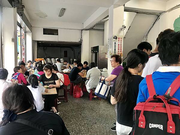 中壢美食-榕樹下綿綿冰!中壢火車站必吃的60年冰品店! 中壢美食-榕樹下綿綿冰!中壢火車站必吃的60年冰品店!