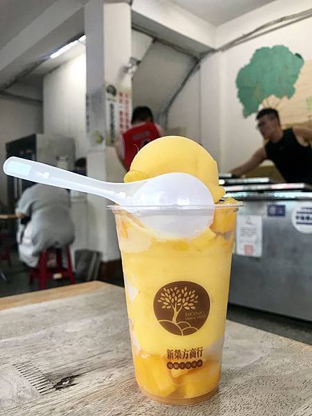 中壢美食-榕樹下綿綿冰!中壢火車站必吃的60年冰品店! 中壢美食-榕樹下綿綿冰!中壢火車站必吃的60年冰品店!