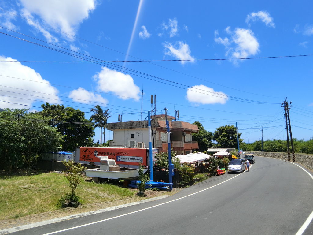 宜蘭一日遊必去的宜蘭景點-東澳烏岩角!體驗獨木舟、走訪海蝕洞、神秘沙灘