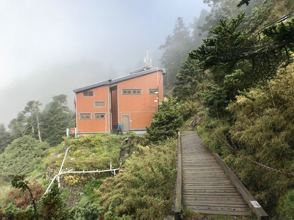 台灣百岳-五星級的排雲山莊，玉山主峰的攻頂前哨站！