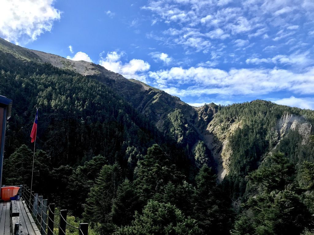 台灣百岳-五星級的排雲山莊，玉山主峰的攻頂前哨站！