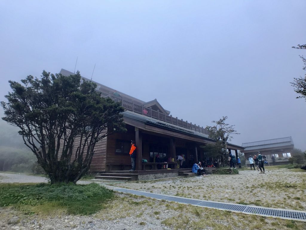 台灣百岳最豪華山屋-天池山莊！五星級的日式建築