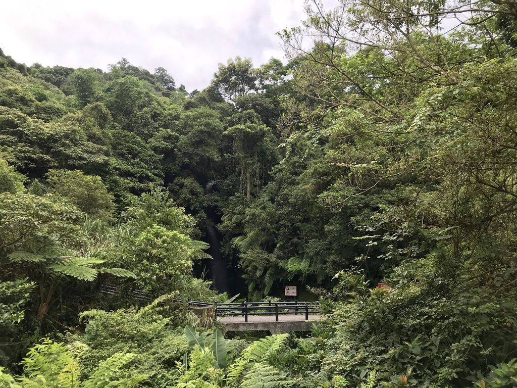 基隆景點-基隆七堵的泰安瀑布，是親民又消暑的好地點【丁小羽旅遊篇】