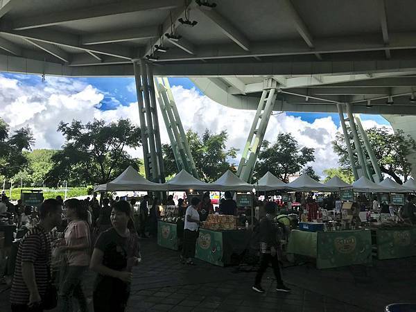 台北一日遊-花博公園的創意市集，MAJI MAJI集食行樂