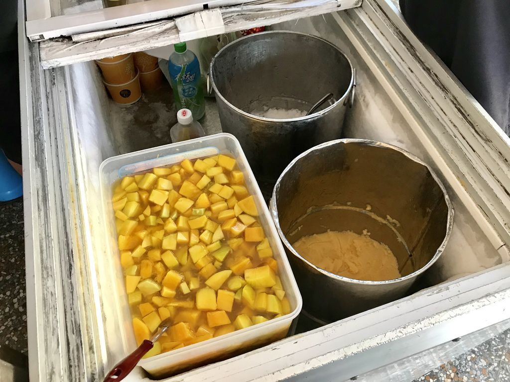 中壢美食-榕樹下綿綿冰!中壢火車站必吃的60年冰品店! 中壢美食-榕樹下綿綿冰!中壢火車站必吃的60年冰品店!