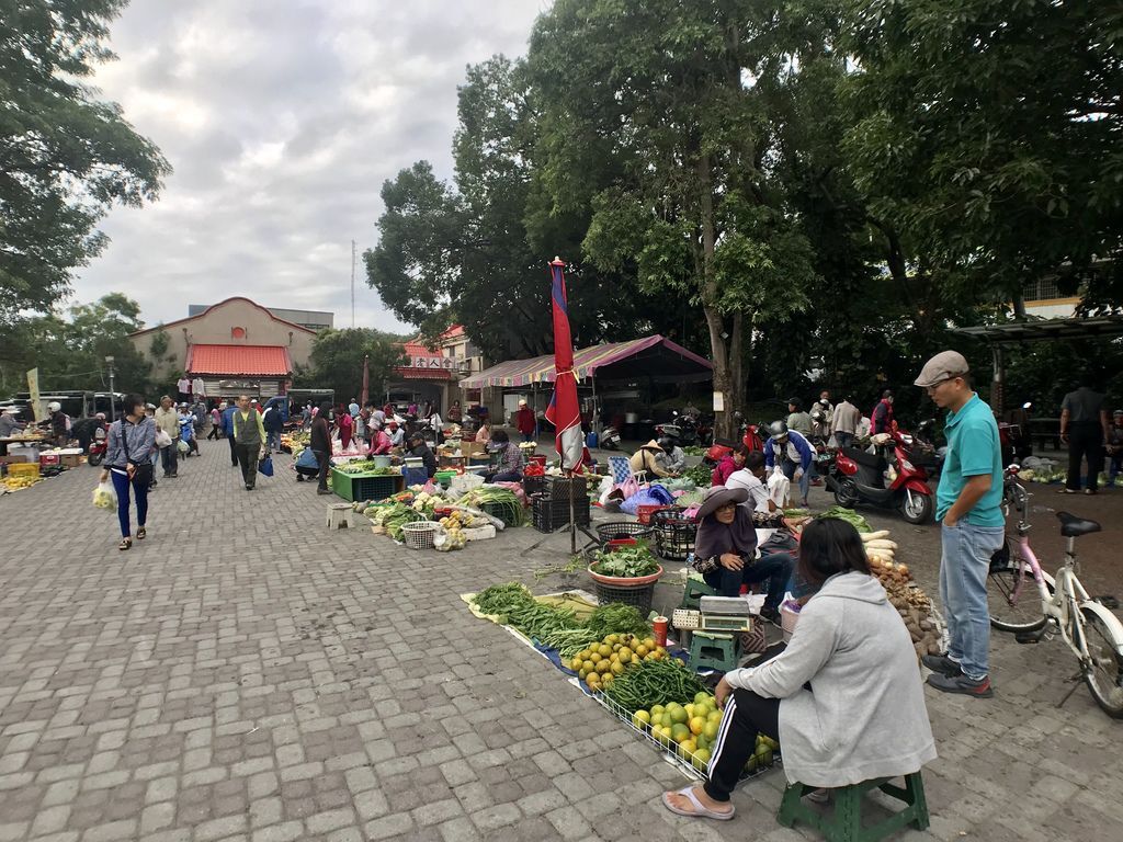 台東景點-在台東鯉魚山逛市集，體驗最接地氣的台東人情味