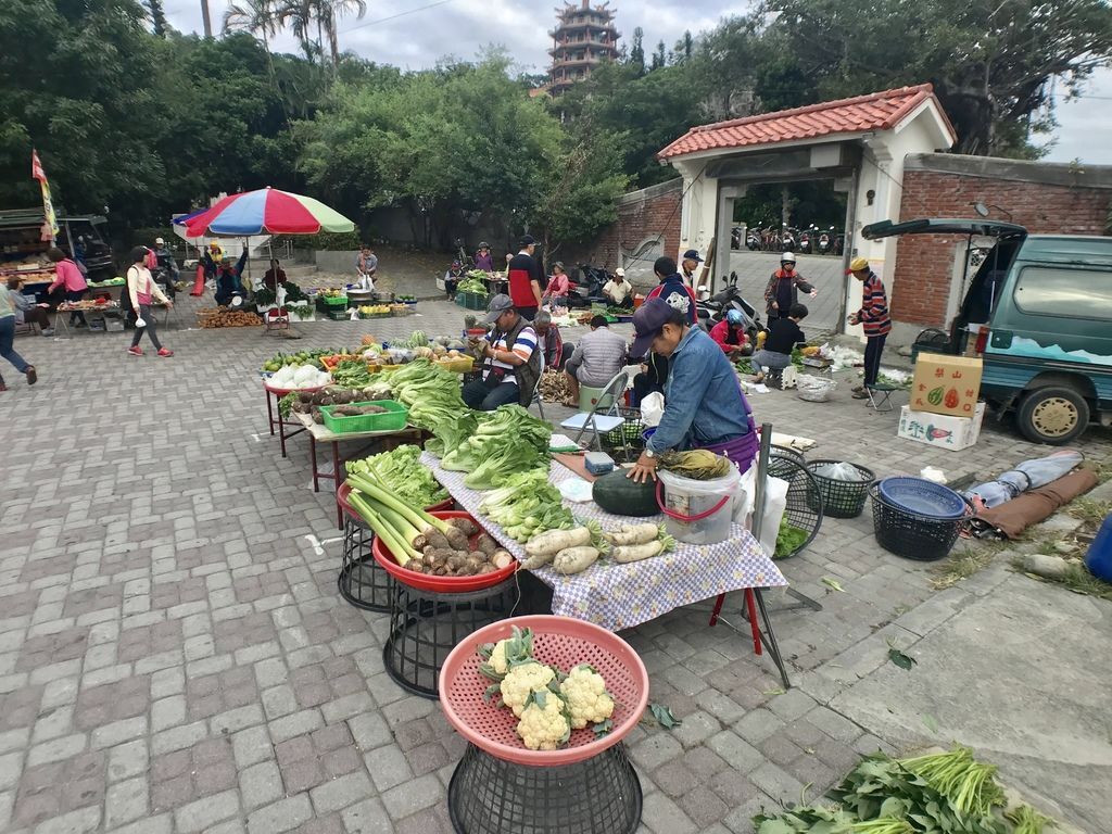 台東景點-在台東鯉魚山逛市集，體驗最接地氣的台東人情味