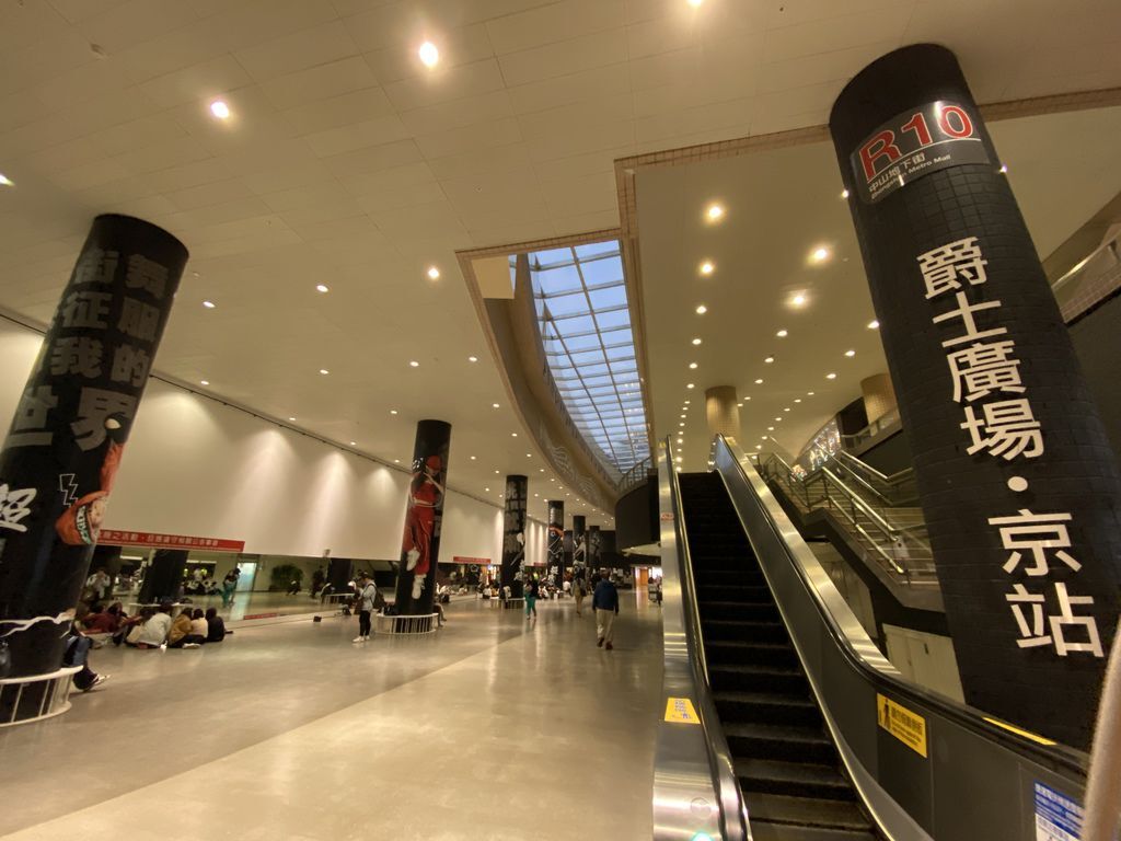 台北聖誕節景點推薦-捷運中山站的心中山線型公園，給你一個浪漫的聖誕節