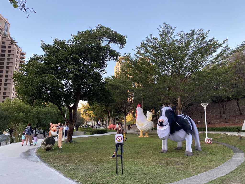 台灣燈會副展區-台中文心森林公園目擊超可愛戽斗星球、熱帶水果鳥(台中燈會)