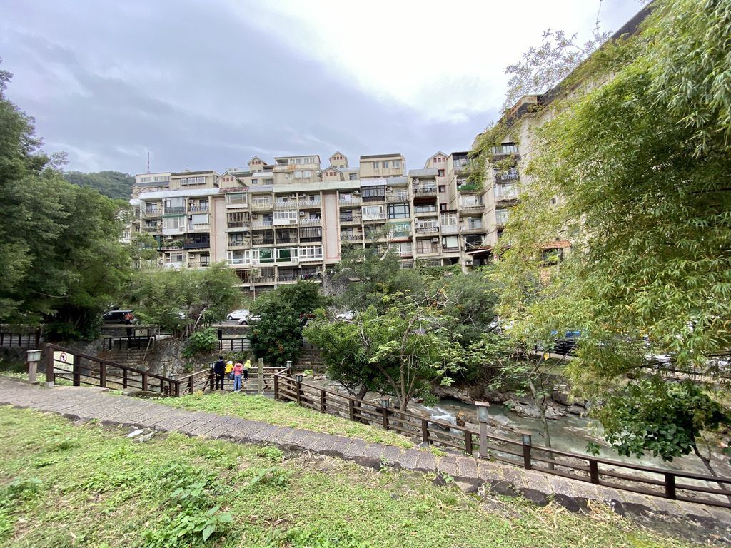 北投景點-泡溫泉不用花大錢，北投公園露天溫泉浴池，平價的大眾湯