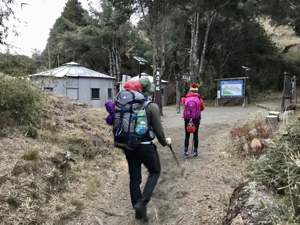 台灣百岳住宿-九九山莊-登大霸尖山一定會停靠的休息充電站