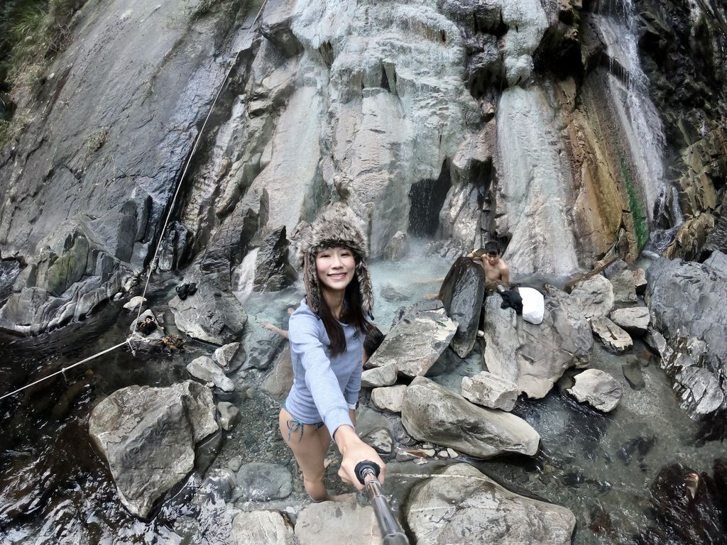 桃園景點-野溪溫泉的秘境,在夢幻七彩岩壁的四稜溫泉享受森林浴