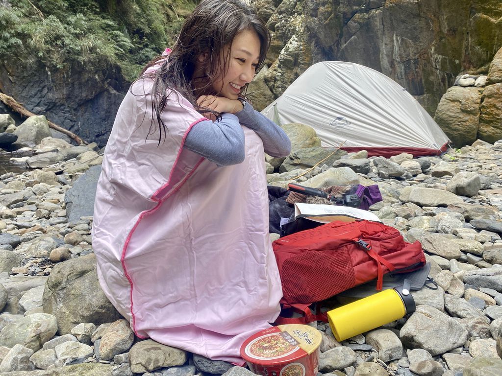 桃園景點-野溪溫泉的秘境,在夢幻七彩岩壁的四稜溫泉享受森林浴