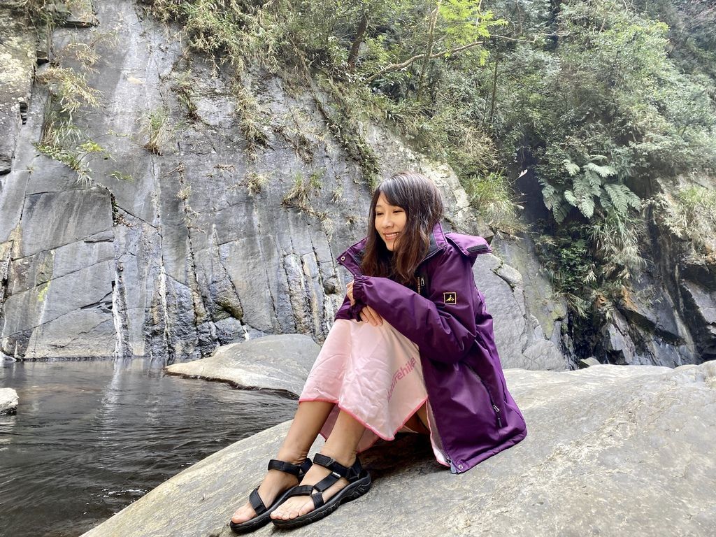 桃園景點-野溪溫泉的秘境,在夢幻七彩岩壁的四稜溫泉享受森林浴