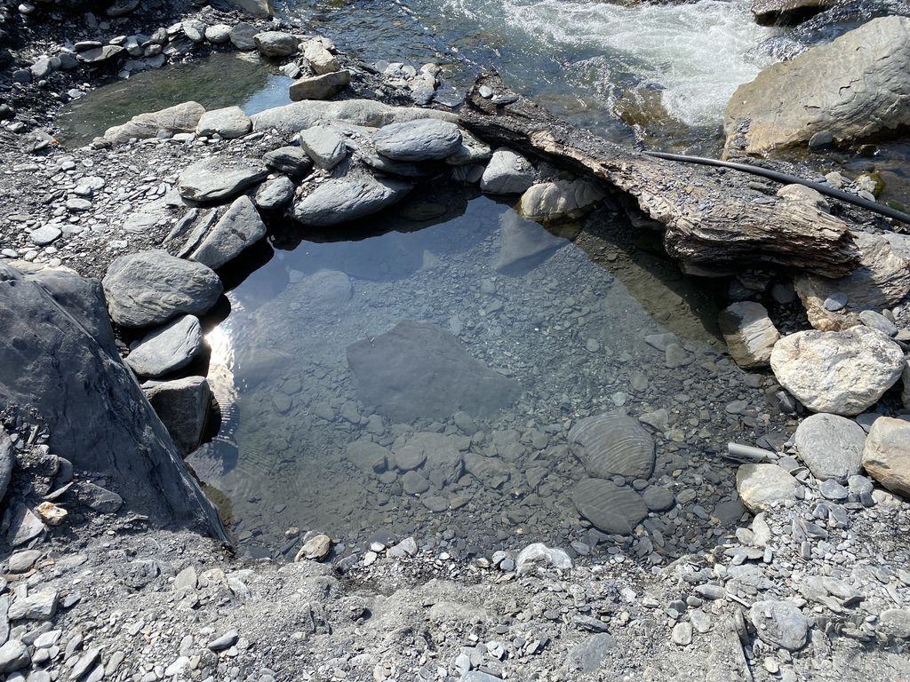 南投野溪溫泉-南投泡湯秘境!一起到精英溫泉泡湯