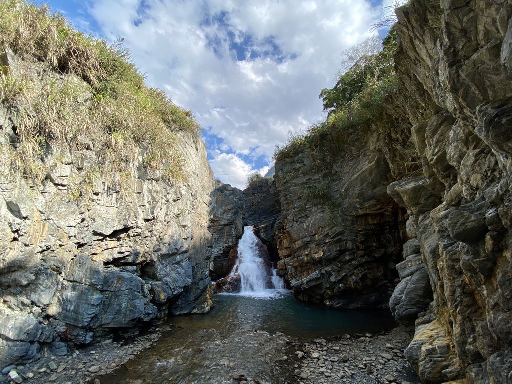 南投野溪溫泉秘境-隱藏在精英溫泉裡的瀑布-精英瀑布