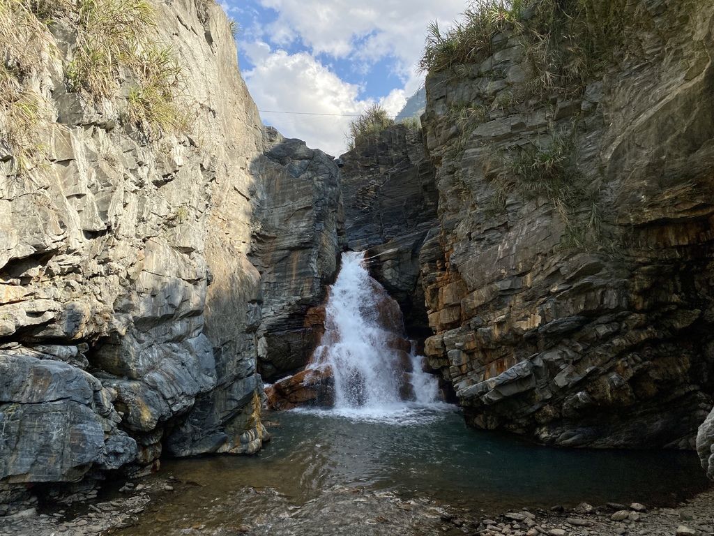 南投野溪溫泉秘境-隱藏在精英溫泉裡的瀑布-精英瀑布