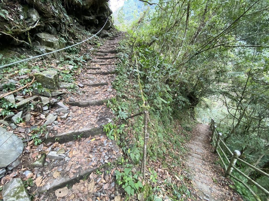 桃園野溪溫泉-在嘎拉賀溫泉泡湯,享受大自然的SPA溫泉瀑布