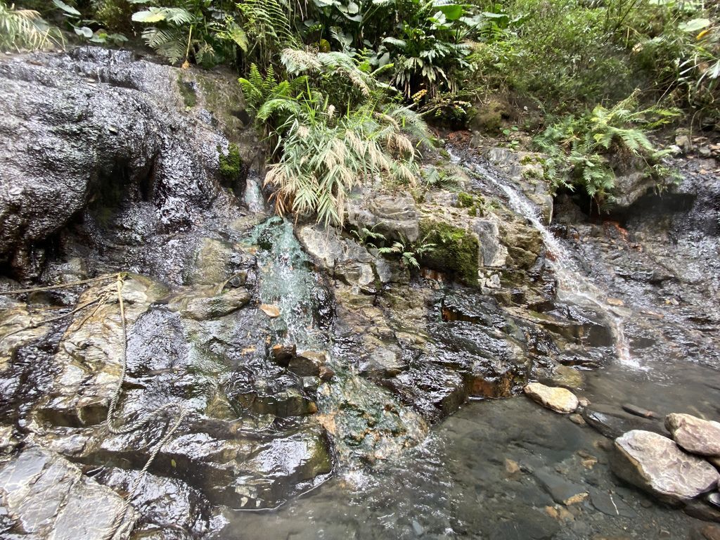 桃園野溪溫泉-在嘎拉賀溫泉泡湯,享受大自然的SPA溫泉瀑布