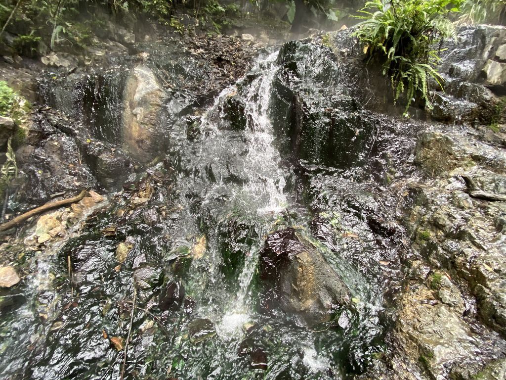 桃園野溪溫泉-在嘎拉賀溫泉泡湯,享受大自然的SPA溫泉瀑布