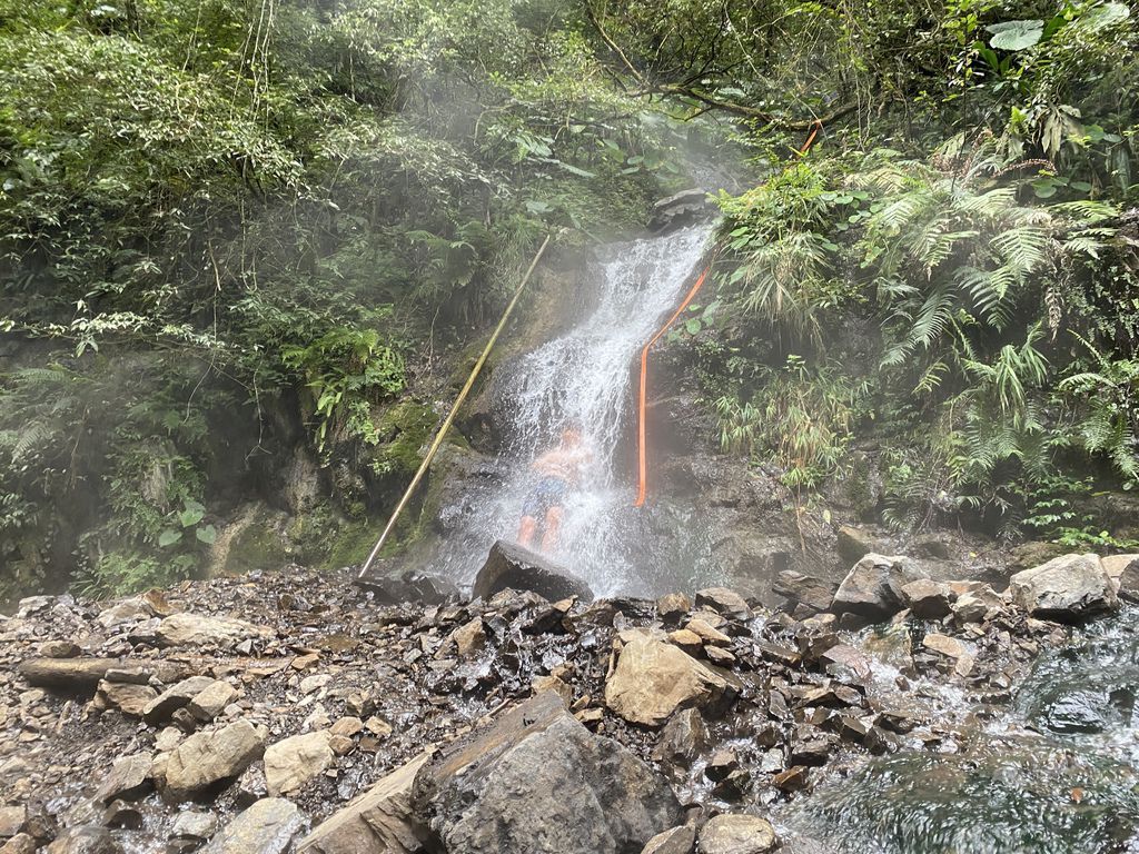 桃園野溪溫泉-在嘎拉賀溫泉泡湯,享受大自然的SPA溫泉瀑布