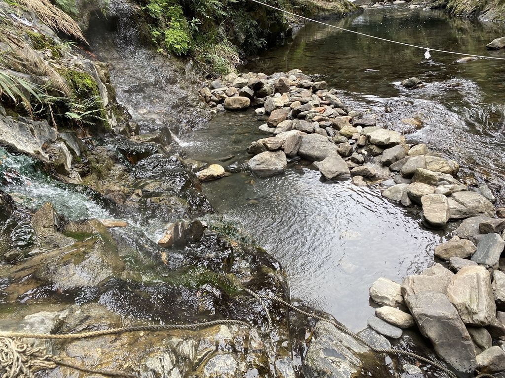 桃園野溪溫泉-在嘎拉賀溫泉泡湯,享受大自然的SPA溫泉瀑布