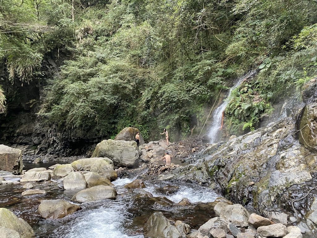 桃園野溪溫泉-在嘎拉賀溫泉泡湯，享受大自然的SPA溫泉瀑布