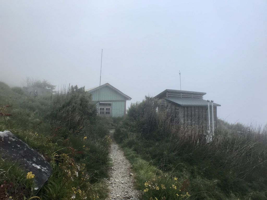 台灣百岳住宿-登上雪山主峰前的過夜山莊-三六九山莊