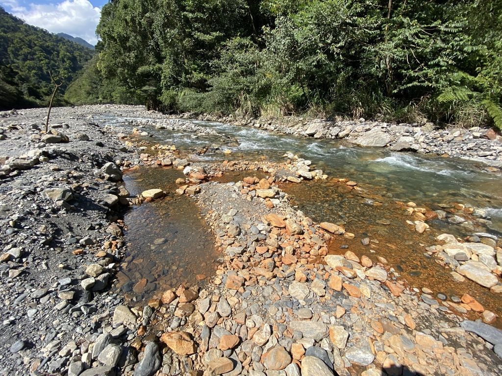 親民的宜蘭野溪溫泉-梵梵野溪溫泉，走路15分鐘就可以在大自然泡湯