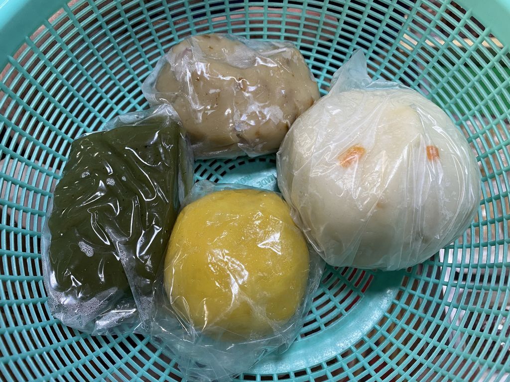 桃園中壢美食-丁小羽帶你去24小時營業的三角店客家菜包