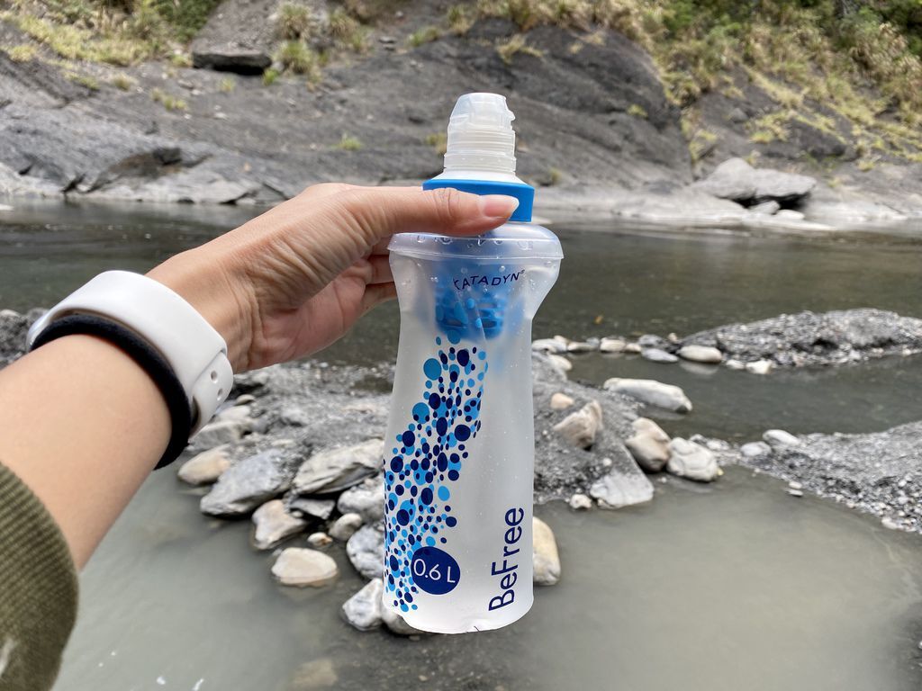 好用的登山濾水器 瑞士katadyn Befree隨身濾水器 隨時讓你喝到乾淨的水 丁小羽開箱篇 國內外旅遊 休閒登山 女性健身 蔬食食記 減肥瘦身 丁小羽