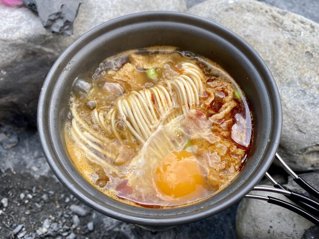 超商素食泡麵-維力素飄香麻辣燙風味麵，給你很夠味的麻辣感！