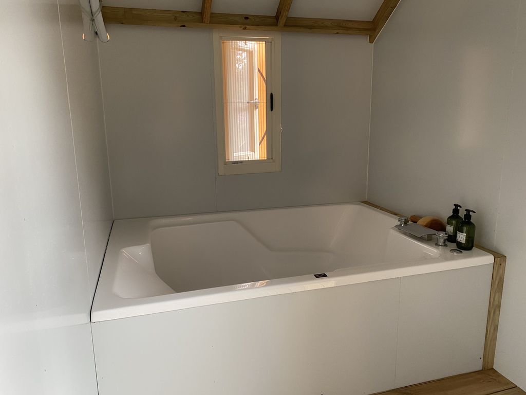 高雄六龜景點-寶來溫泉花賞公園,一起到遠山望月風呂露營區泡湯賞花