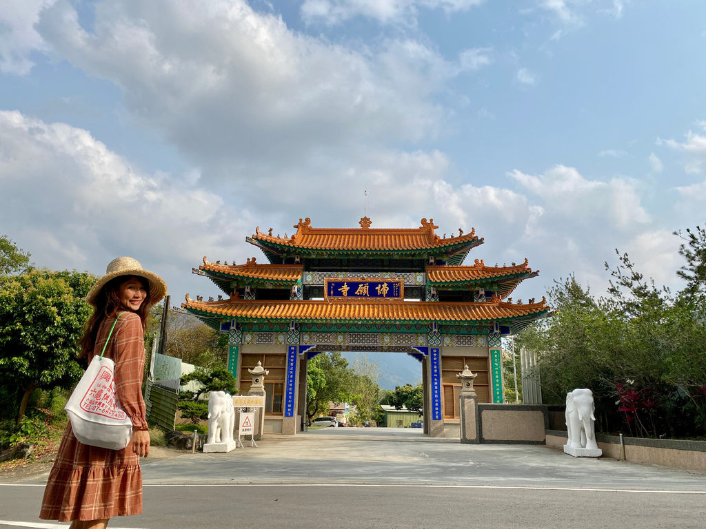 高雄六龜景點-坐落於寺院前的五百羅漢-諦願寺