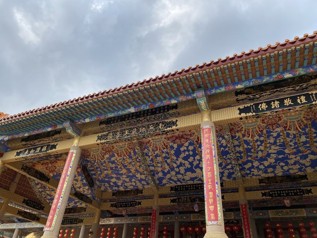 高雄六龜景點-坐落於寺院前的五百羅漢-諦願寺