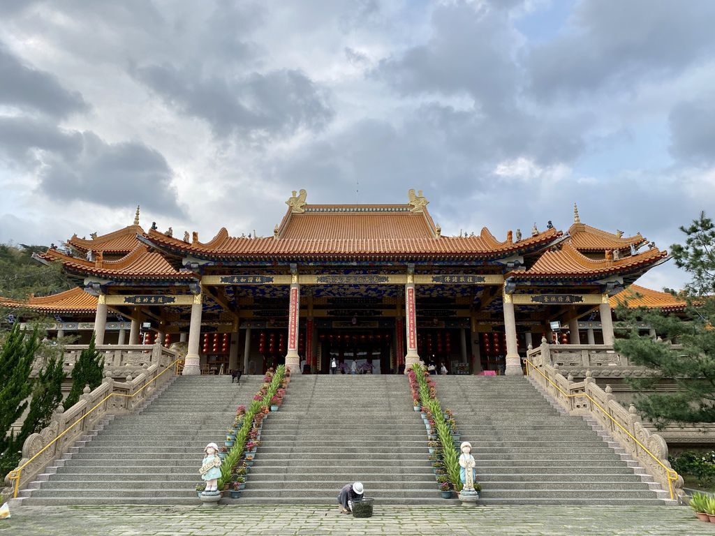 高雄六龜景點-坐落於寺院前的五百羅漢-諦願寺