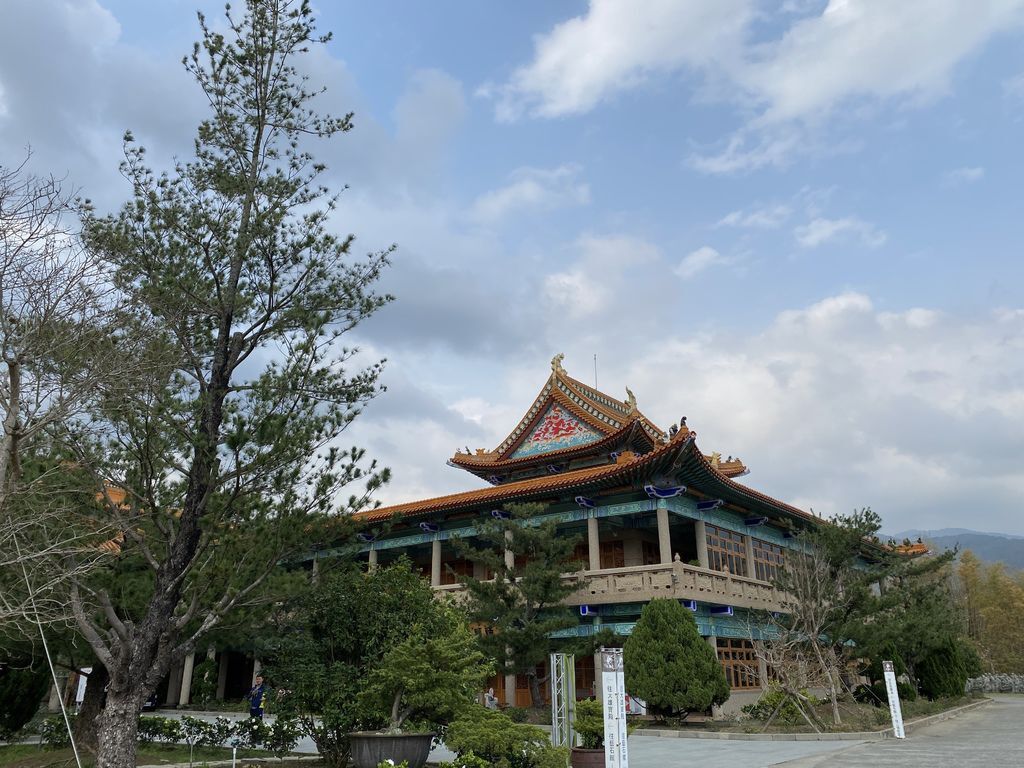 高雄六龜景點-坐落於寺院前的五百羅漢-諦願寺