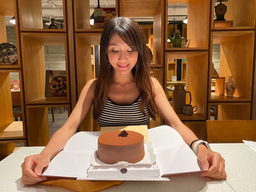 生巧克力首選神旺大飯店-普諾麵包坊超濃郁頂級生巧克力蛋糕【丁小羽美食篇】 生巧克力首選神旺大飯店-普諾麵包坊超濃郁頂級生巧克力蛋糕【丁小羽美食篇】