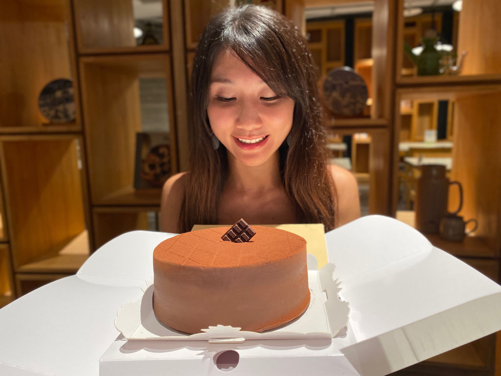 生巧克力首選神旺大飯店-普諾麵包坊超濃郁頂級生巧克力蛋糕【丁小羽美食篇】 生巧克力首選神旺大飯店-普諾麵包坊超濃郁頂級生巧克力蛋糕【丁小羽美食篇】
