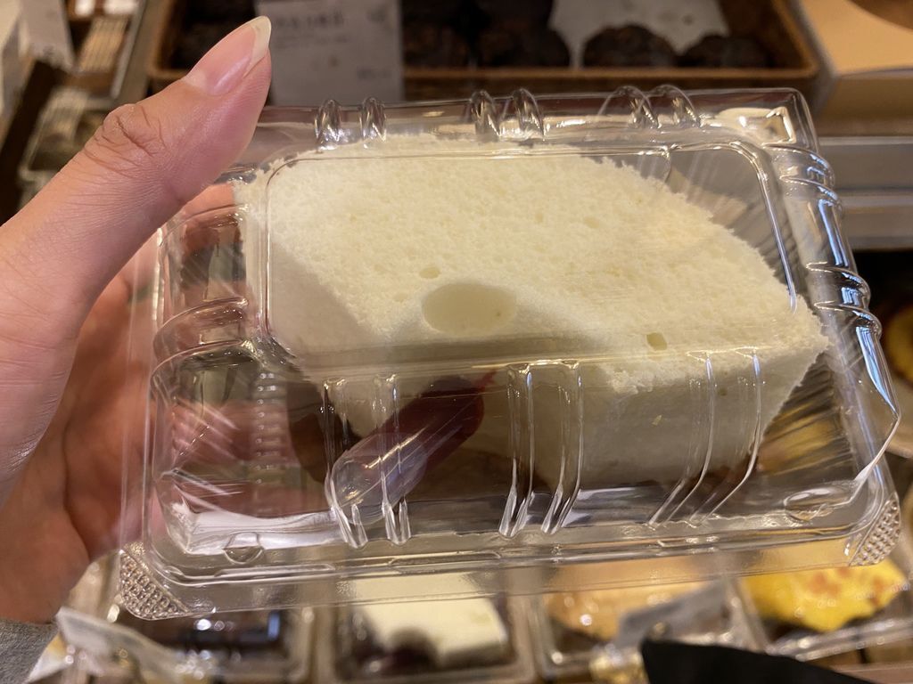 生巧克力首選神旺大飯店-普諾麵包坊超濃郁頂級生巧克力蛋糕【丁小羽美食篇】 生巧克力首選神旺大飯店-普諾麵包坊超濃郁頂級生巧克力蛋糕【丁小羽美食篇】