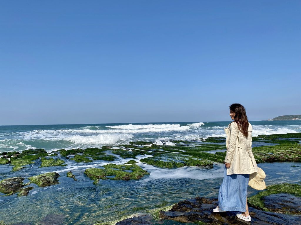 富貴角公園的老梅綠石槽,天然的綠色地毯!石門一日遊的好去處 富貴角公園的老梅綠石槽,天然的綠色地毯!石門一日遊的好去處