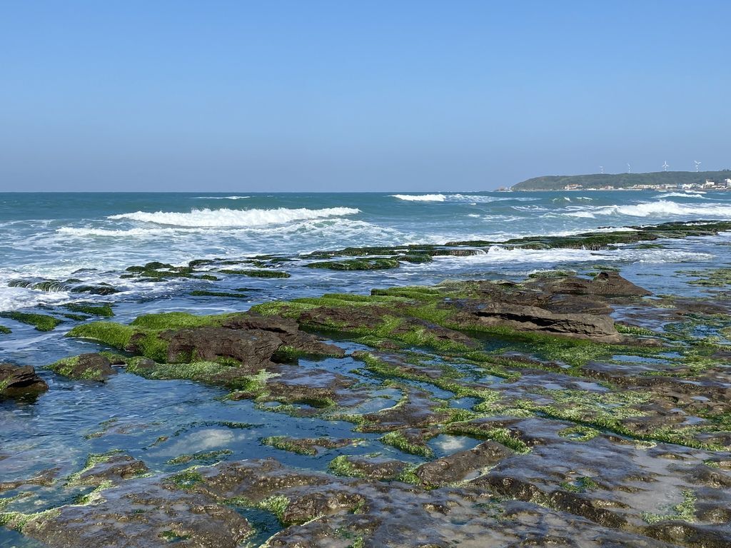 富貴角公園的老梅綠石槽,天然的綠色地毯!石門一日遊的好去處 富貴角公園的老梅綠石槽,天然的綠色地毯!石門一日遊的好去處