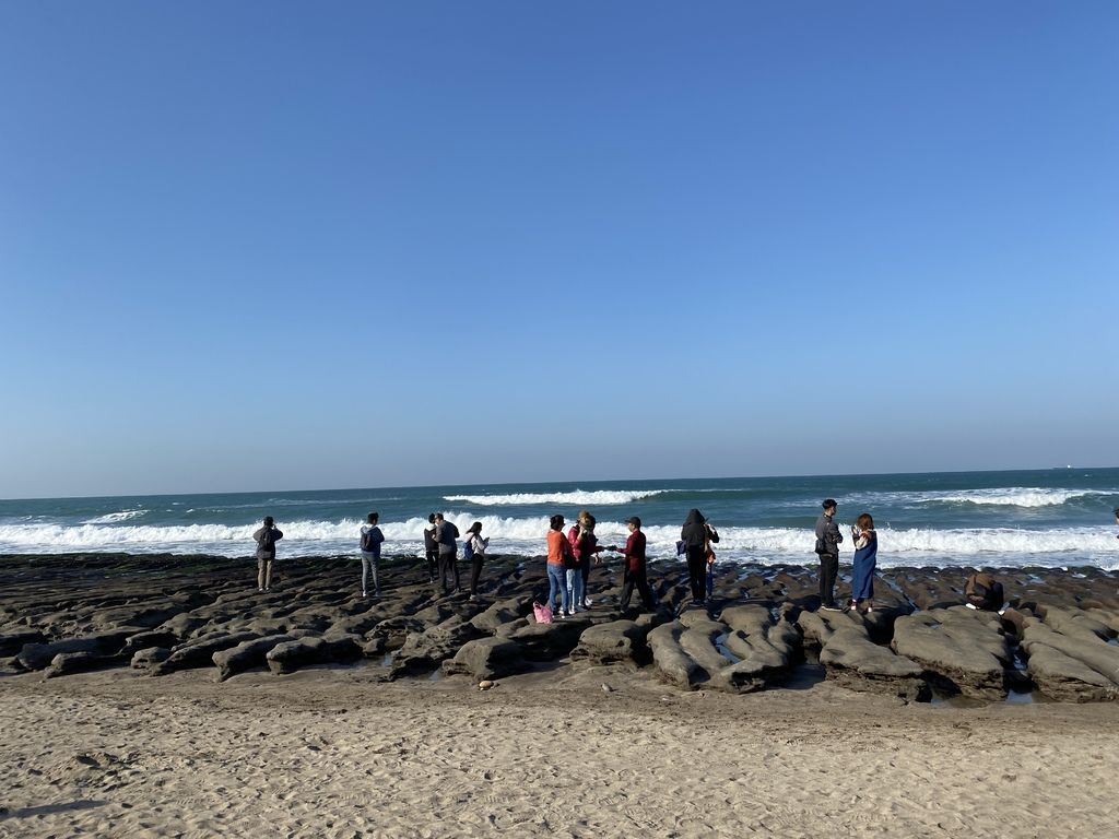 富貴角公園的老梅綠石槽,天然的綠色地毯!石門一日遊的好去處 富貴角公園的老梅綠石槽,天然的綠色地毯!石門一日遊的好去處