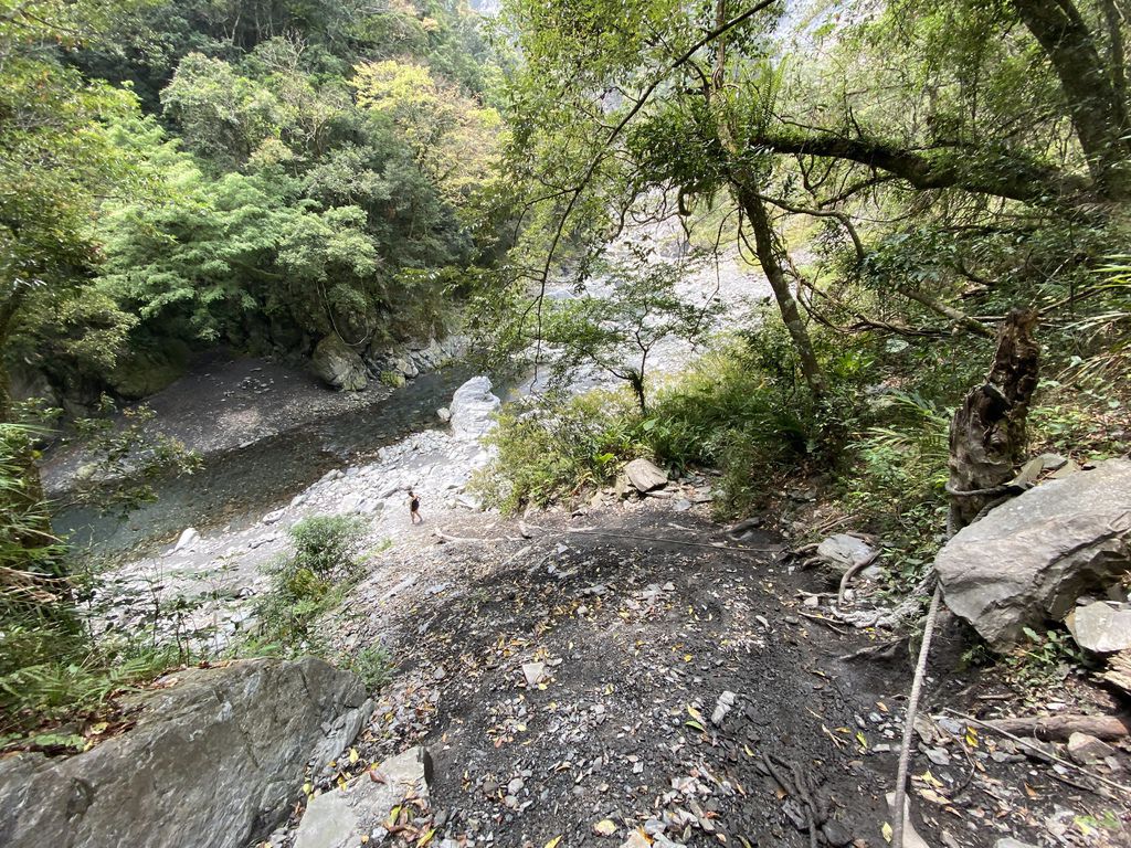 出發前往南橫秘境！充滿翡翠綠的台東野溪溫泉-栗松溫泉