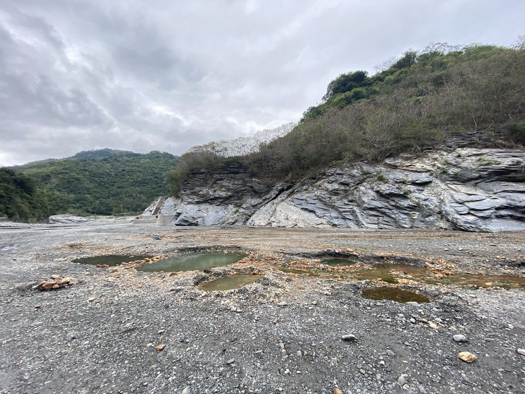 台東野溪溫泉-走路一分鐘就可以抵達的紅葉紅橋溫泉(紅葉溫泉)